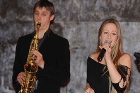 Sängerin und Saxophonist