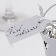 Schildchen "Frisch verheiratet"